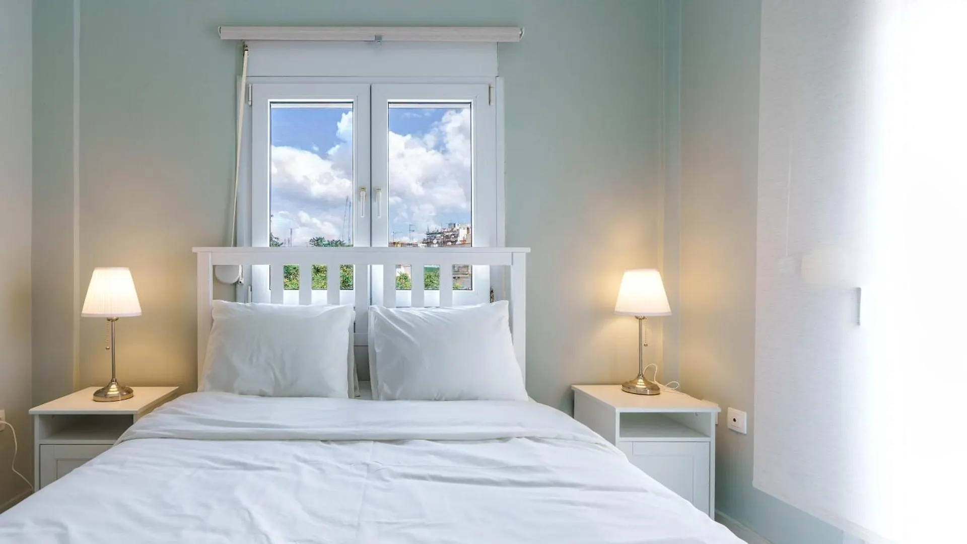 White Luxury Apartment Thessaloniki Greece