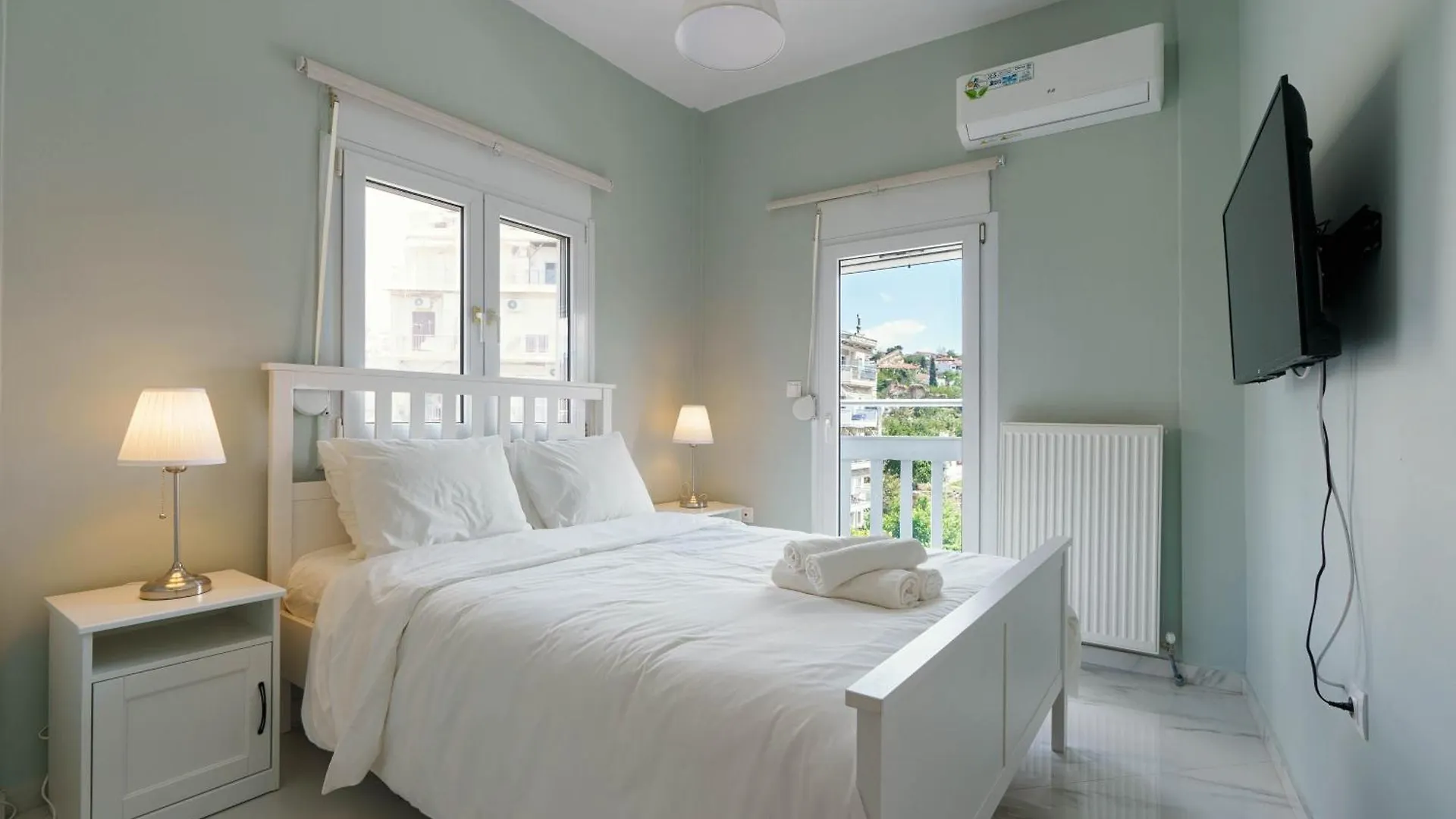 White Luxury Apartment Thessaloniki
