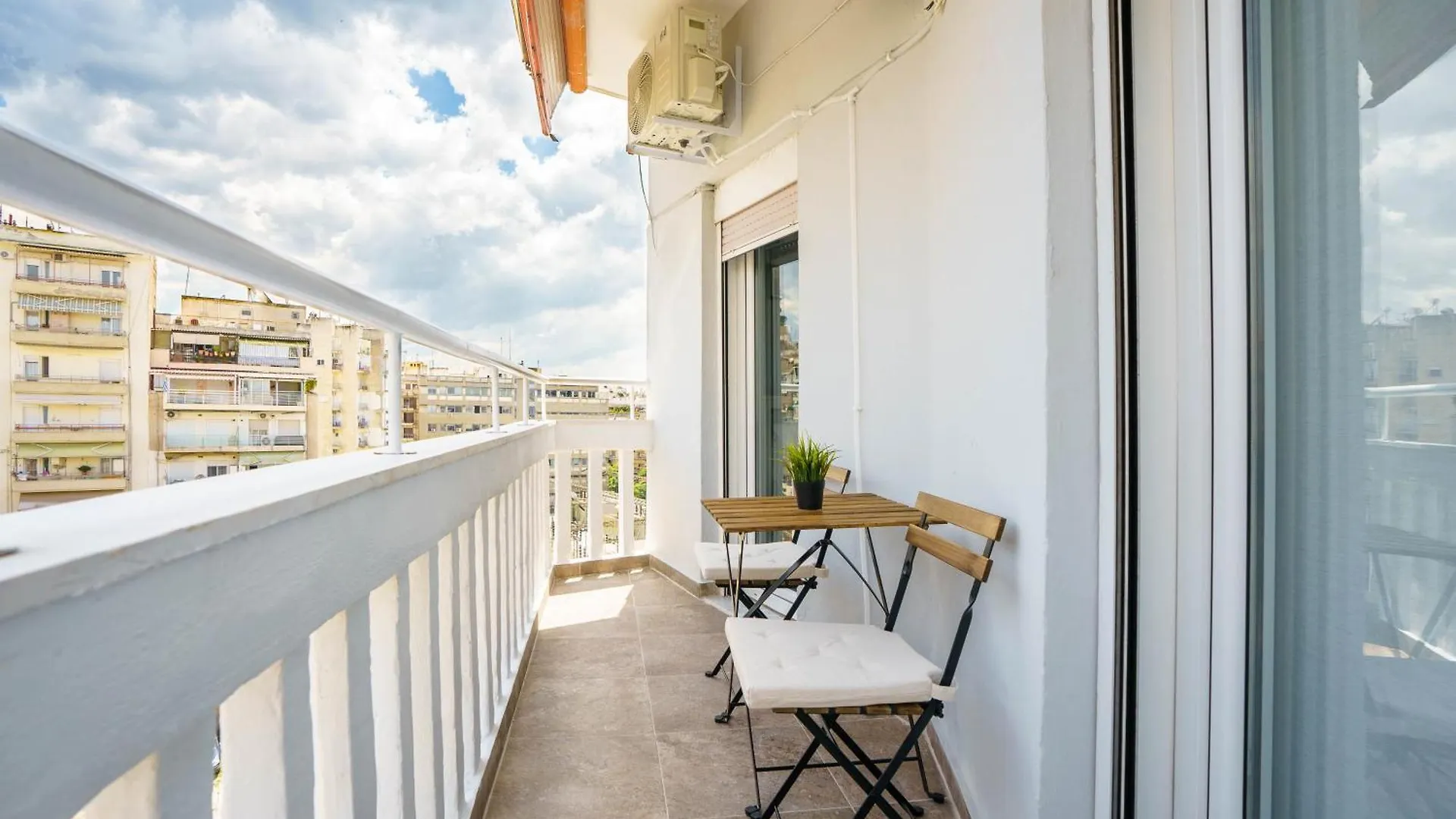 White Luxury Apartment Thessaloniki