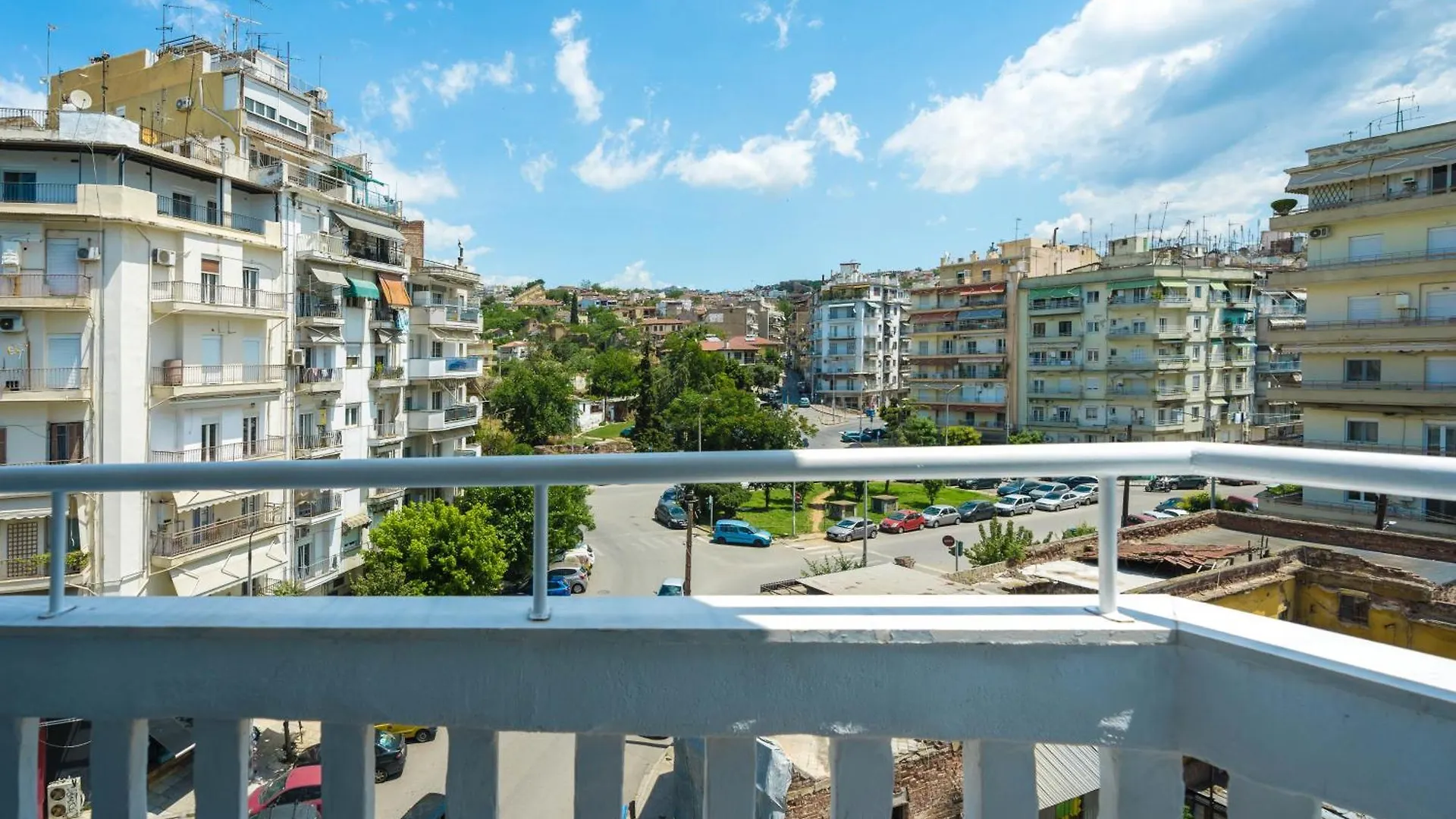 White Luxury Apartment Thessaloniki