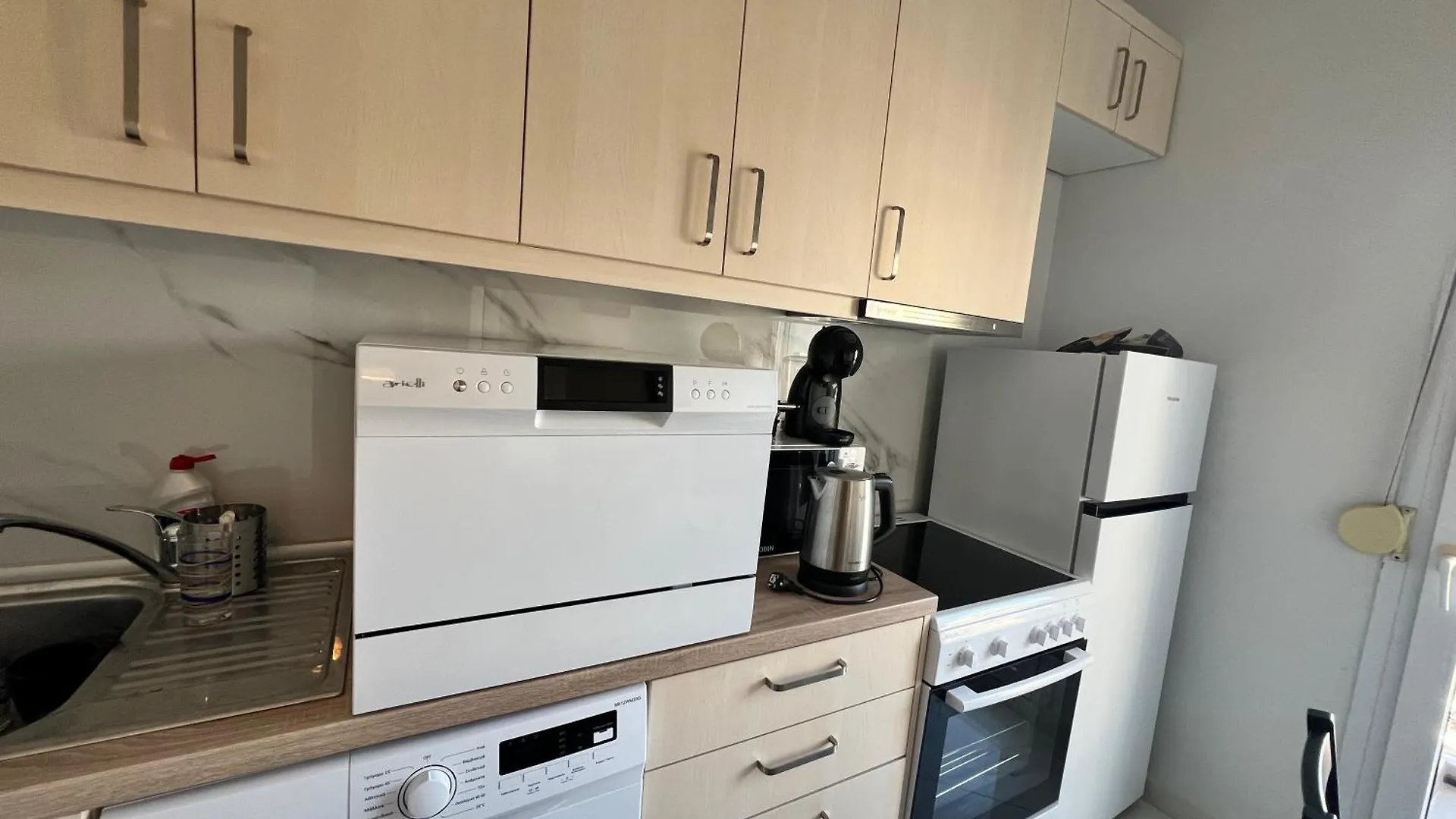 White Luxury Apartment Thessaloníki
